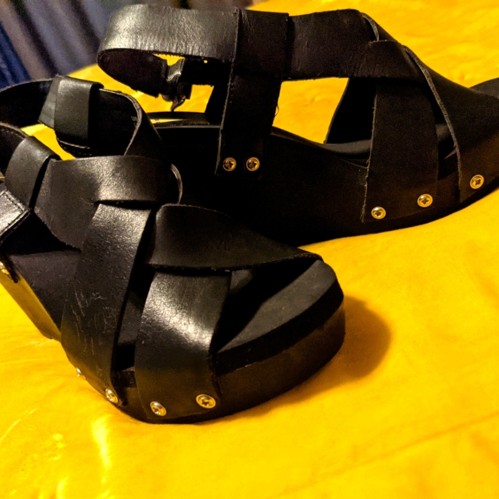 Black leather wedge sandals!!